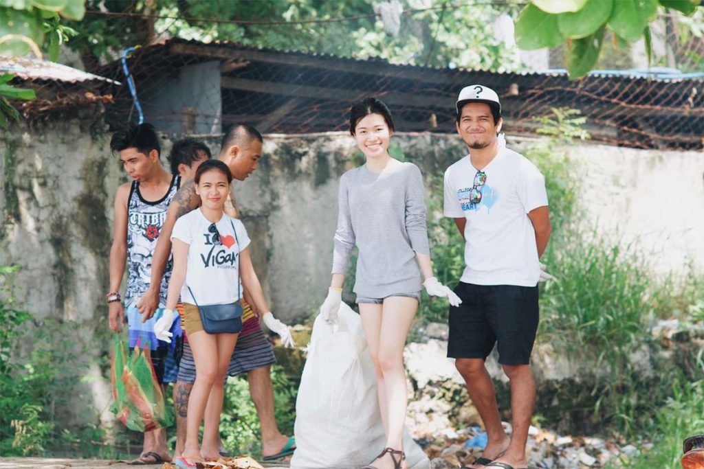 employees of PhotoUp having cleaning drive